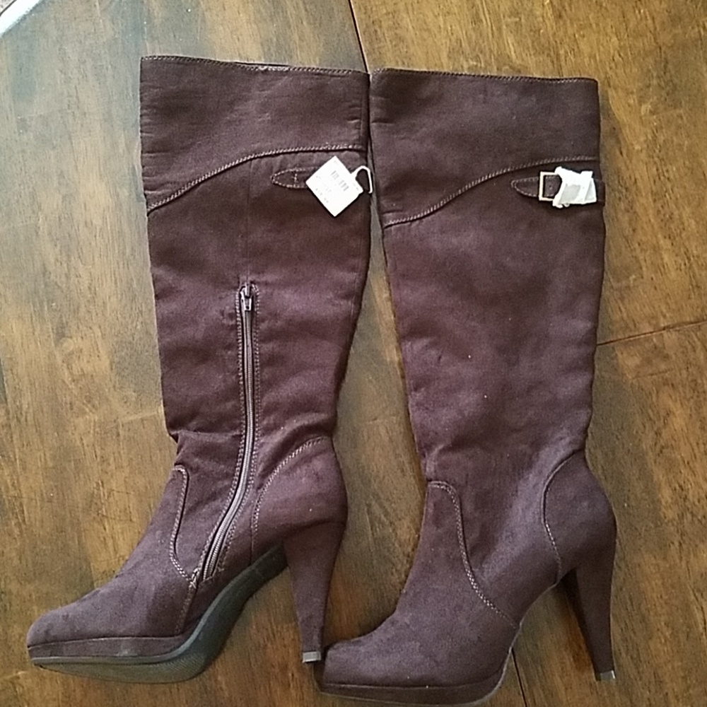 Brand new suede boots